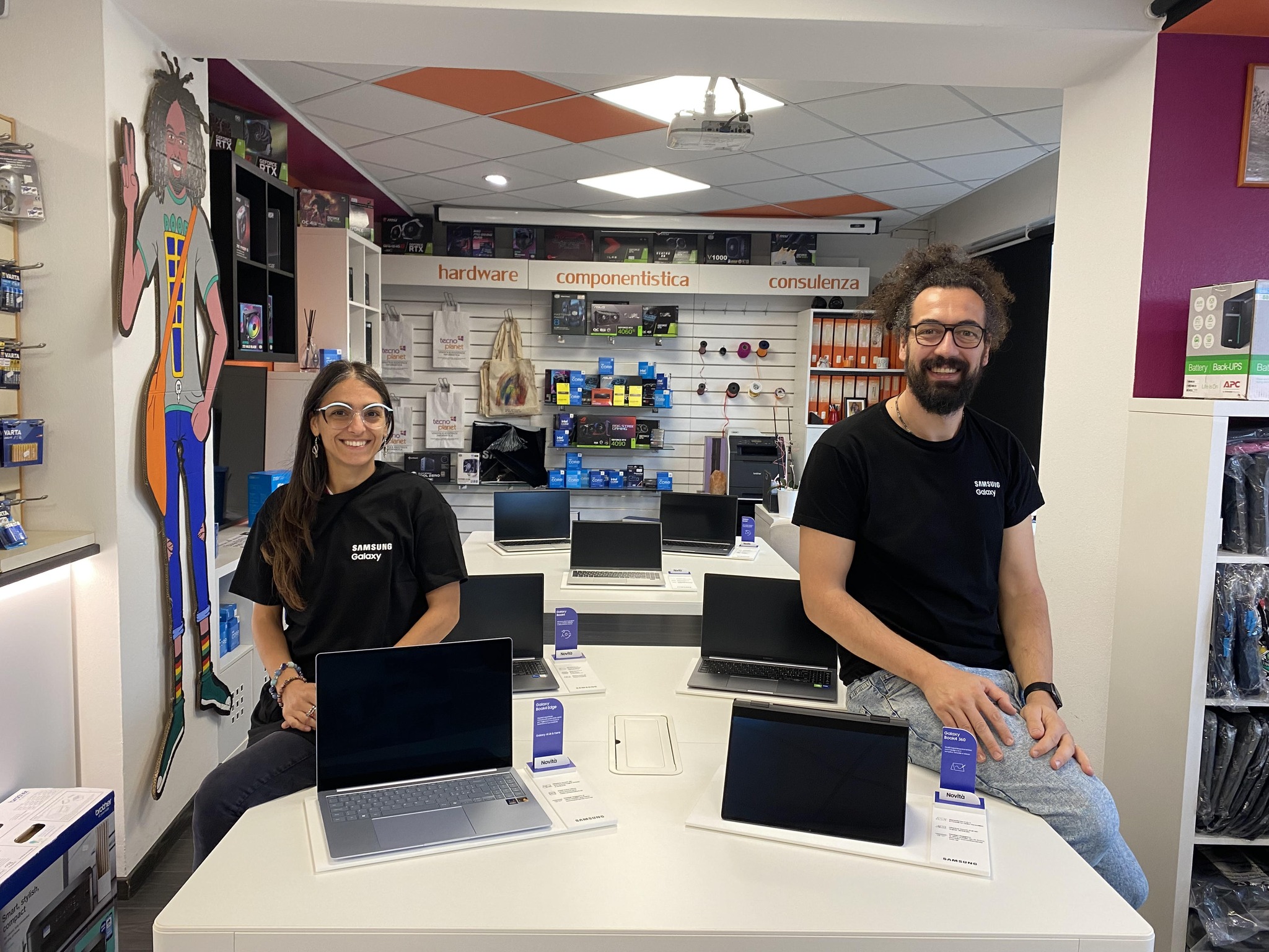 Adriano e Federica di Tecno Planet nel laboratorio di Trichiana